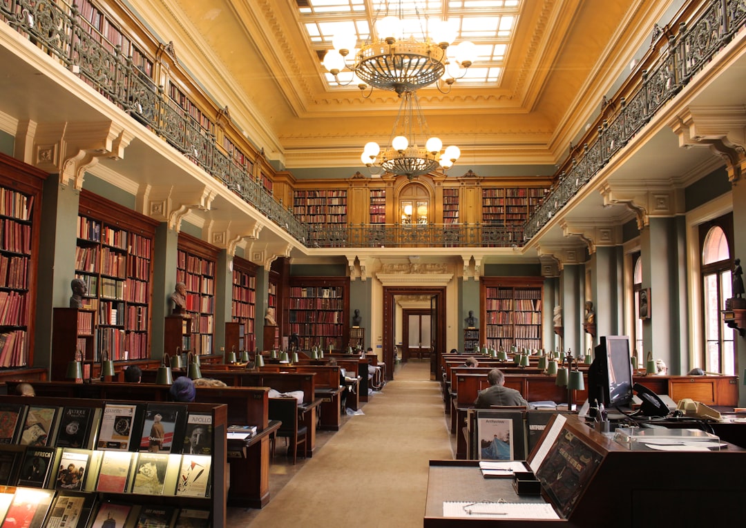 Photo Gavel, Books